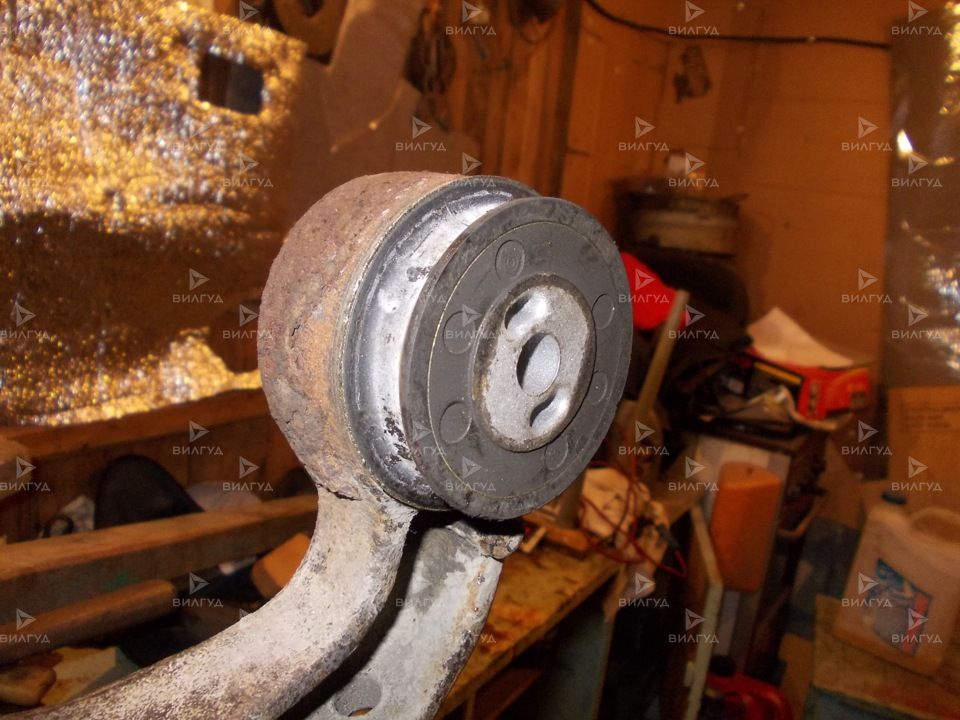 Замена сайлентблоков продольных рычагов Toyota Rush в Благовещенске